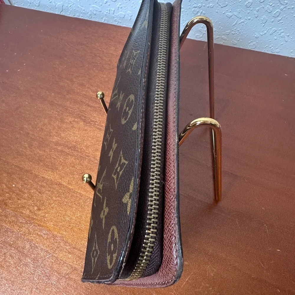 Louis Vuitton Long Zipper Wallet - Picture 3 of 7